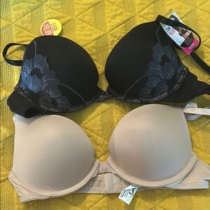 2 for $10! NWT Maidenform Bras